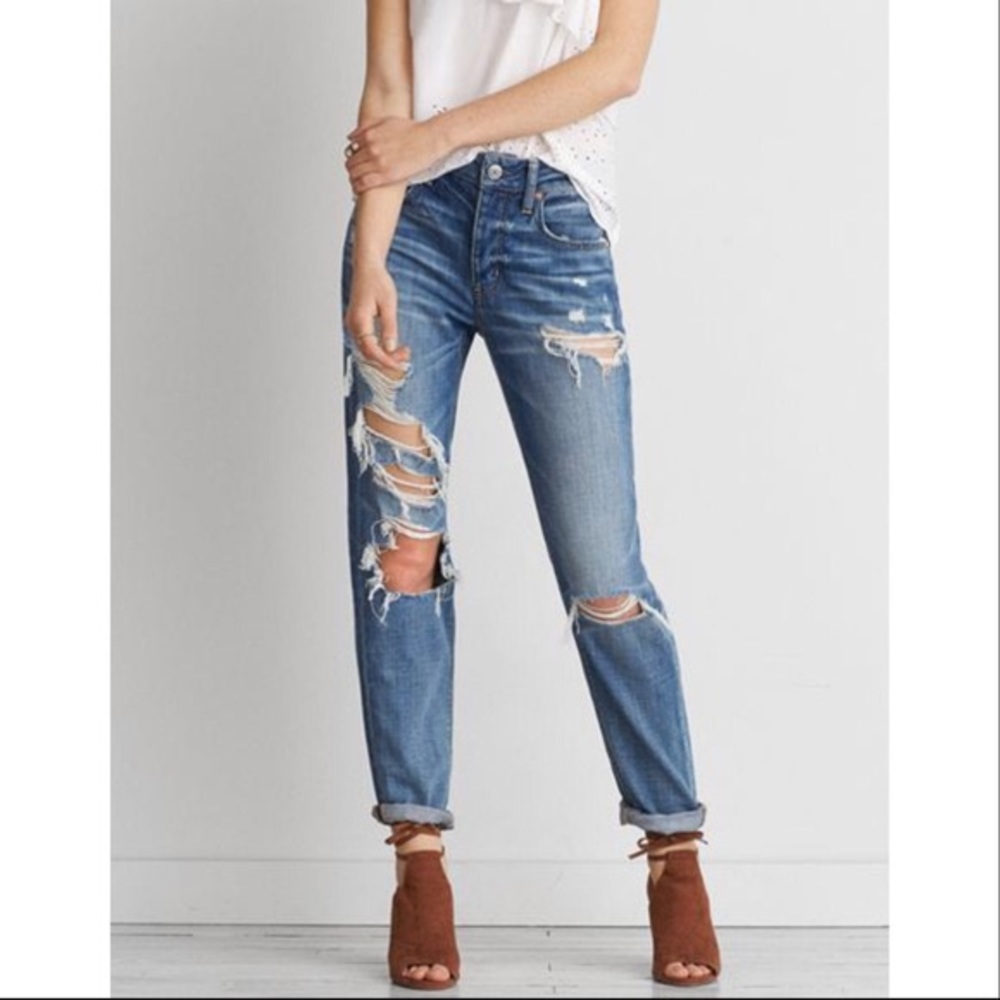 AE distressed tomgirl jeans